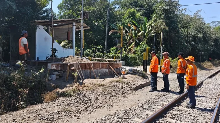 KAI Daop 7 Madiun Tinjau Jalur guna Tingkatkan Safety Culture