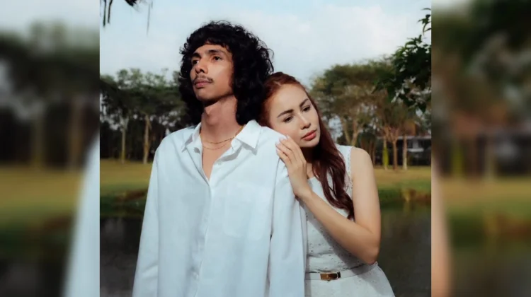 Eńau Gandeng Momo, Hidupkan Kembali Lagu Emosional "Sudah Tahu Tuhan Kita Berbeda"