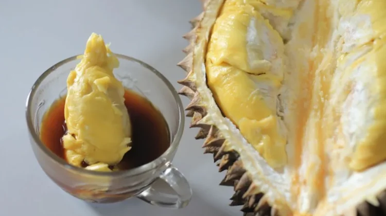 Makan Durian Sambil Minum Kopi, Amankah? Ini Penjelasan Ilmiahnya