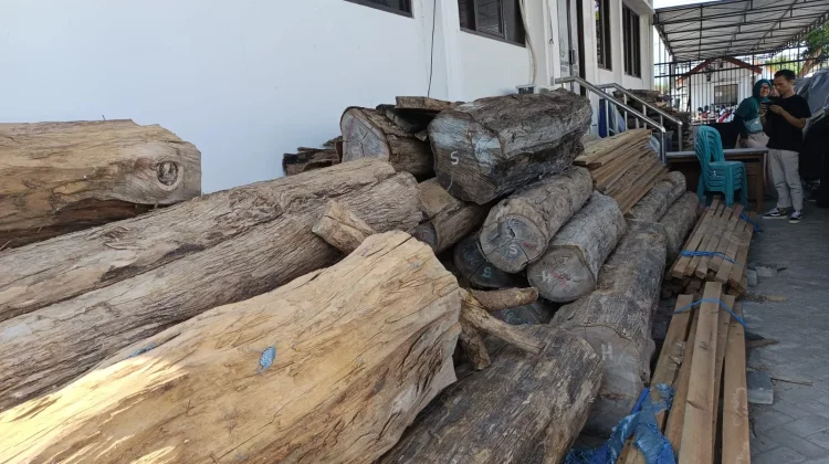 Kejaksaan Ponorogo Lelang Barang Rampasan Raup Rp77,5 Juta