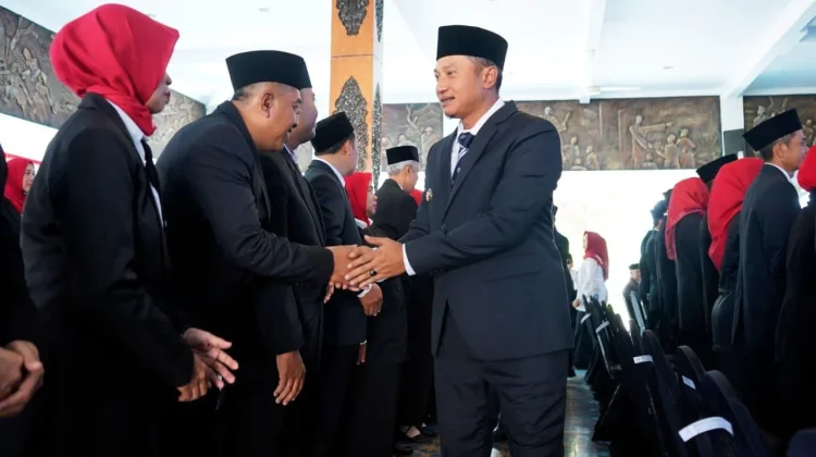 Bupati Pacitan Kukuhkan 76 Kepala SD, Tekankan Amanah Pendidikan di Pacitan
