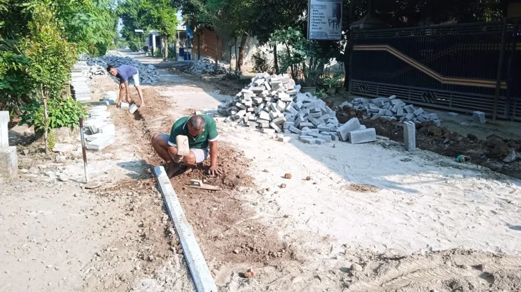 Warga Bulu Lor dan Satgas TMMD Berupaya Percepat Pembangunan Jalan
