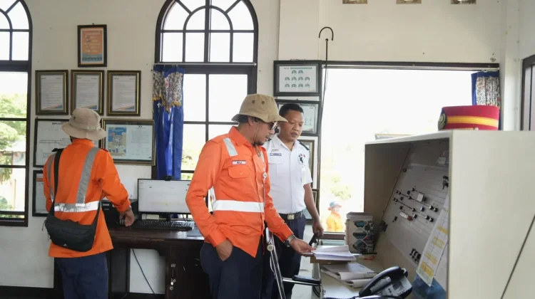 Gunakan Lori Dresin, VP Daop 7 Madiun Lakukan Inspeksi Jalur