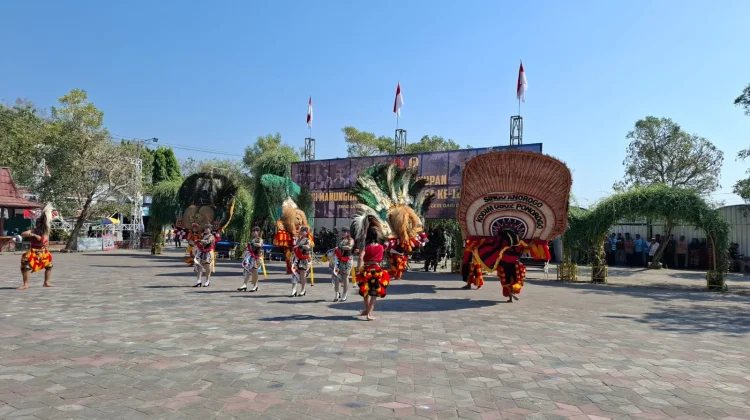 Kolaborasi Reog Singo Mudho dan Singo Anorogo Semarakkan Penutupan TMMD ke-129