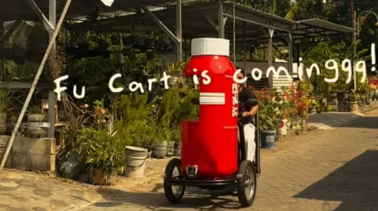 Gerobak Berbentuk Botol, Strategi Kreatif Anak Muda Madiun Jual Minuman Kekinian