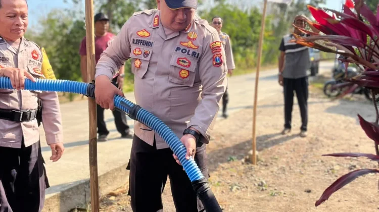 Polsek Pulung Salurkan Air Bersih untuk Warga Terdampak Kekeringan