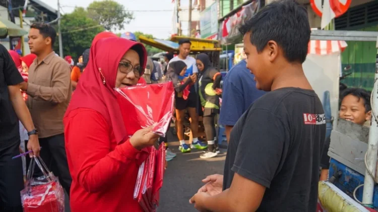 Pemkab Magetan Bagikan 3.000 Bendera Merah Putih di HUT ke-81 RI