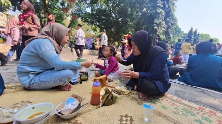 Merdeka Sarapan, 2.026 Porsi Gratis Dibagikan untuk Warga Magetan