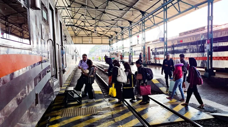 Momen HUT ke-81 Kemerdekaan RI, Stasiun Madiun Layani Puluhan Ribu Penumpang