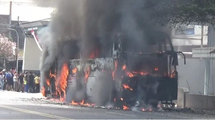 Bus Eka Cepat Terbakar di Nglames Madiun, 19 Penumpang Selamat