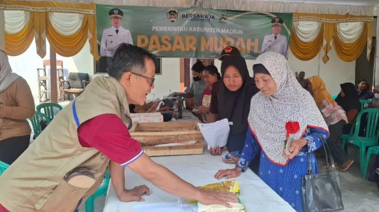 Pasar Murah di Teguhan Sediakan Kebutuhan Pokok dengan Harga Lebih Terjangkau