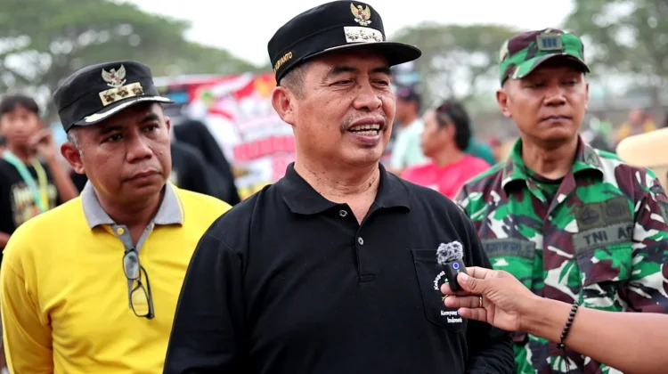 Lomba Sangkutan Layangan Meriahkan HUT ke-81 RI di Desa Bajulan