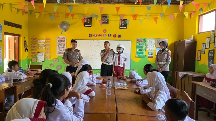 Tekan Risiko Kecelakaan Lalu Lintas, Polres Madiun Kota Edukasi Siswa SDN Krokeh