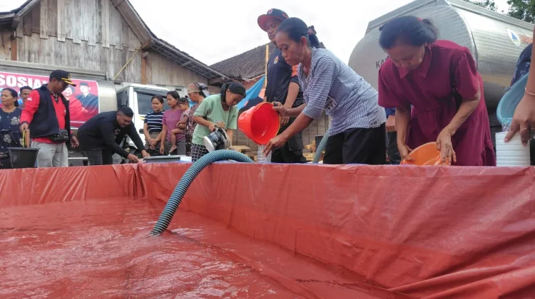 Krisis Air Bersih, Pemkab Ngawi Lakukan Distribusi Air hingga Bangun Sumur Dalam