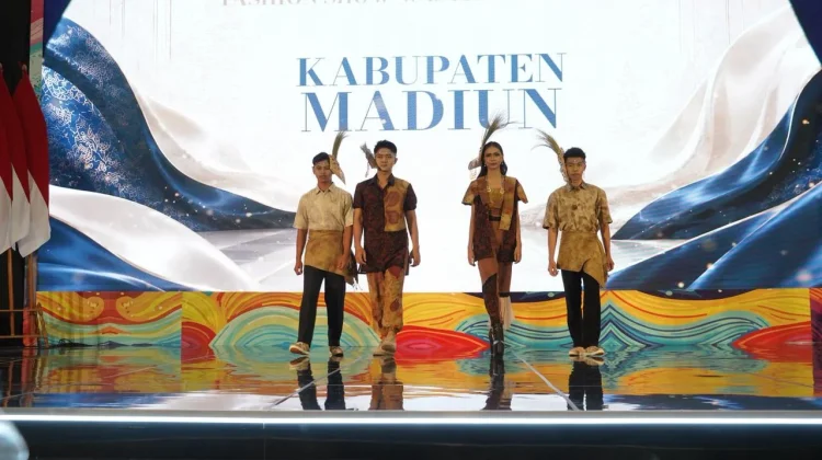 KEREN! Wastra Kabupaten Madiun Tampil Memukau di APKASI Otonomi Expo