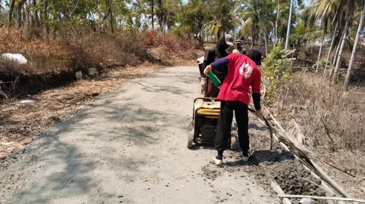 Akses Jalan menuju Pantai Buyutan tengah Diperbaiki