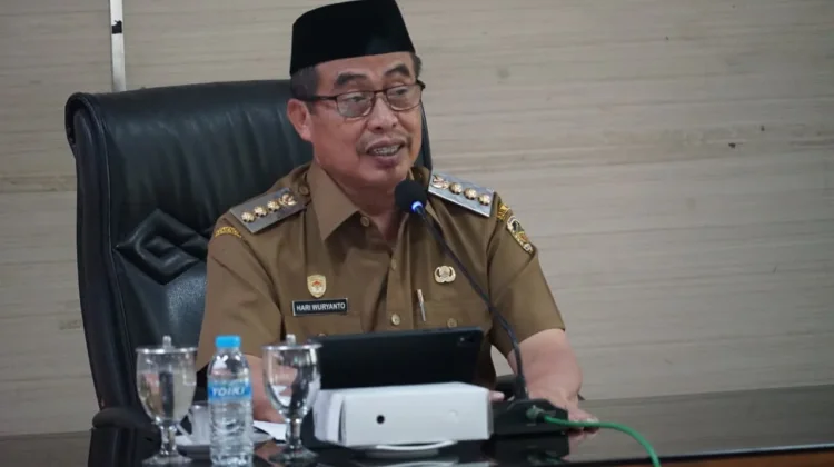 Bupati Madiun Hari Wuryanto Lepas Purna Tugas Tujuh Pejabat Pemda
