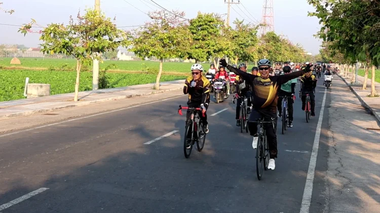 Hari Kelahiran, Bupati Madiun Tetap Kayuh Sepeda menuju Kantor