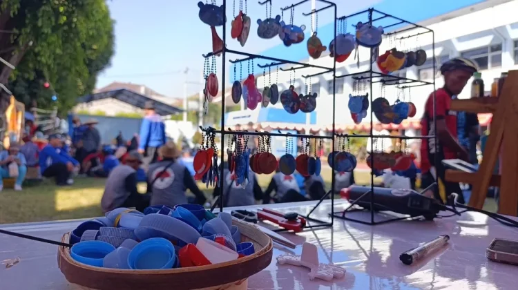 RRI Fest 2026, RRI Madiun-Komunitas Sulap Tutup Botol jadi Gantungan Kunci