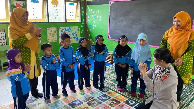 Kenalkan Pertemanan Sehat dan Profesi Polisi, Pacitan Cerdas Gelar PACE Kelas