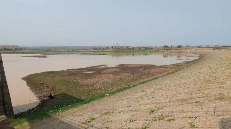 Volume Air Waduk Dawuhan Madiun Menyusut
