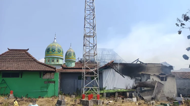 Masjid Al Ikhlas di Kepatihan Ponorogo Terbakar