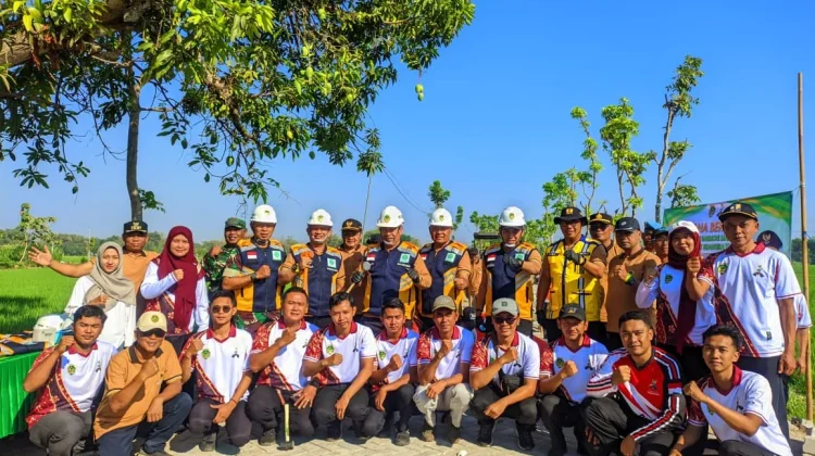 Bahana Bersahaja di Desa Bener, Pemkab Madiun Kerja Bakti Perbaiki Jalan
