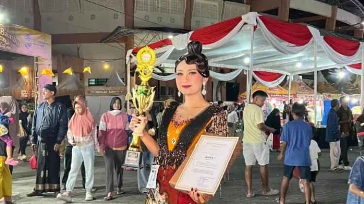Debut di Fashion Show, Zahra Sinta Arabella Raih Juara Festival Bambu Magetan