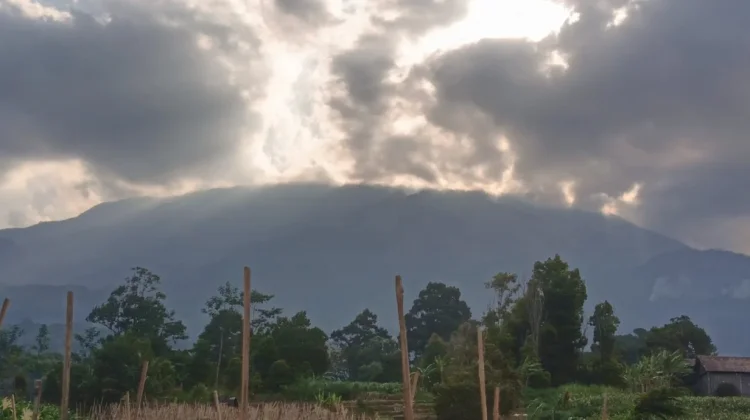 Meski Api di Magetan Padam, Pendakian Gunung Lawu Belum Dibuka