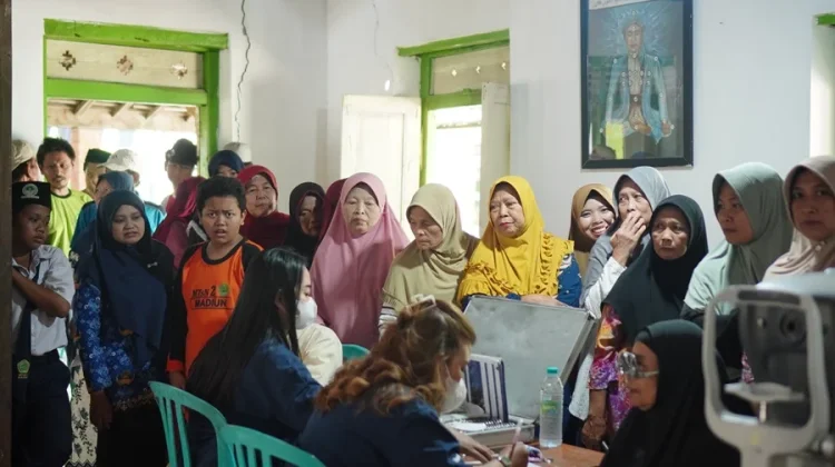 Ratusan Warga Serbu Baksos dan Pasar Murah Haul KH Ali Rahmat Pondok Ngujur Madiun
