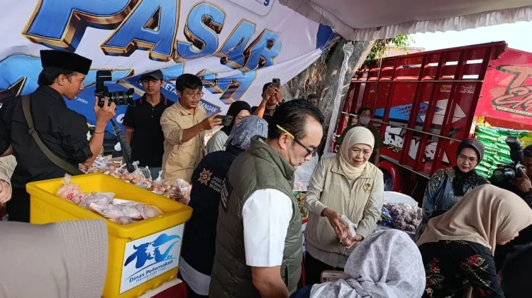 Gubernur Jatim Jaga Daya Beli Masyarakat lewat Pasar Murah