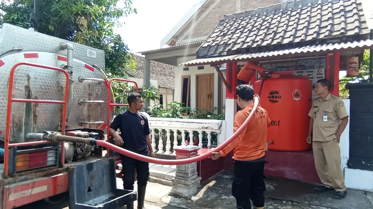 Sumur Mulai Mengering, BPBD Kota Madiun Dropping Air di Dua Kelurahan