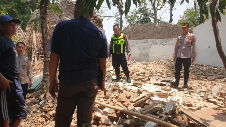 Bongkar Rumah Kosong, Warga Lembeyan Magetan Meninggal Tertimpa Tembok
