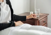 Alasan Wajib Minum Air Putih setelah Tidur!