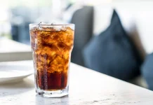 Kebiasaan Minum Manis saat Berbuka Bisa Rusak Ginjal
