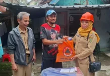 BPBD Kota Madiun Berikan Bantuan Logistik kepada Warga Terdampak Atap Roboh
