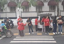 Mencari Berkah Ramadhan, Salah Satu Leasing di Kota Madiun Berbagi Takjil di PSC
