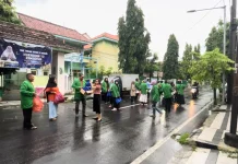 Aksi Sosial PKBTS Madiun Berbagi Takjil di Bulan Ramadan