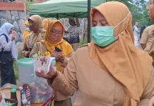 Petugas Temukan Pedagang Ciki Ngebul saat Sidak Takjil Ramadan di Bantaran Madiun