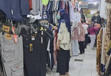 Pembeli Pakaian di Kios Pasar Besar Madiun Jauh Menurun, Dampak Perdagangan Online.