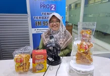 Kembang Goyang “D’arki”, Jajanan Jadul yang Kembali Digemari