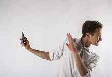 Cara Menghadapi Pasangan dengan Karakter Avoidant Style