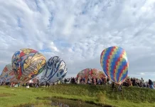 Ribuan Warga Padati Festival Balon Udara di Ponorogo