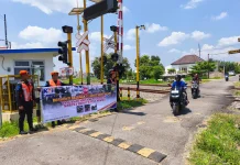 KAI Daop 7 Madiun Konsisten Jaga Keselamatan di Perlintasan Sebidang