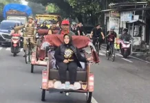 Pemkab Ponorogo Mulai Terapkan WFH, Lisdyarita Pilih Naik Becak
