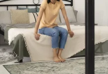 Satu Kaki di Lantai: Kebiasaan Sederhana untuk Mencegah Pusing saat Bangun
