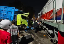 Tertemper KA Dhoho, KAI Daop 7 Madiun Sayangkan Insiden Truk Mogok di Perlintasan