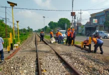 KAI Daop 7 Madiun Kembali Tutup Perlintasan Liar