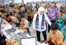 Khofifah Tinjau Pelaksanaan SPMB di Kota Madiun, Pastikan Proses Berjalan Lancar