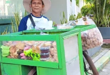 Lebih Dari 4 Dekade, Semangat Bu Sumarti Penjual Tenongan Keliling Kota Madiun